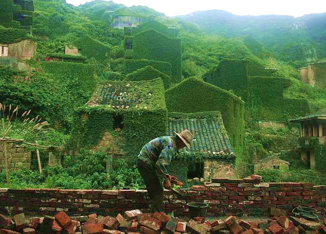 Paisagem maravilhosa da aldeia inabitada no leste da China atrai turistas de todo o país