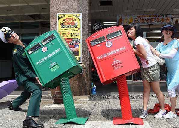 Super tufão cria atração turística em Taiwan