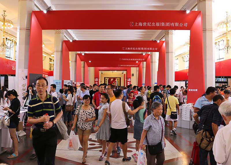 Feira de Livros de Shanghai atrai numerosos visitantes