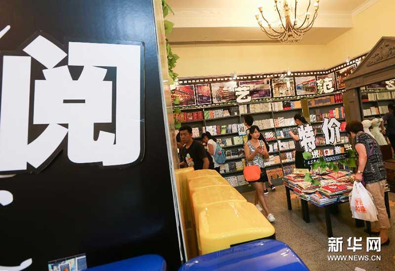 Feira de Livros de Shanghai atrai numerosos visitantes