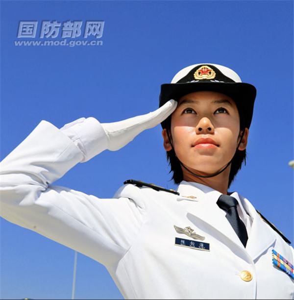 Soldados de sexo feminino da China destacam-se na parada militar