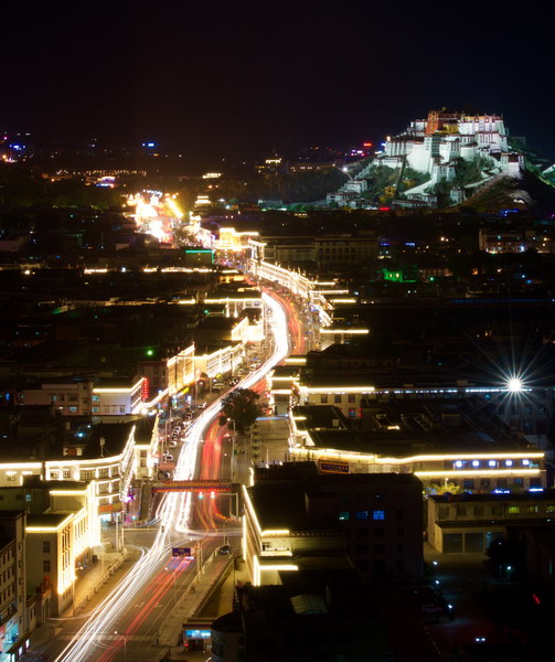 Cidade que nunca ‘dorme’ em plena cordilheira dos Himalaias