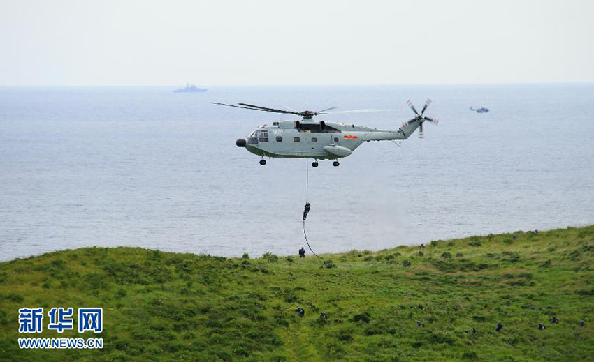 Marinhas chinesa e russa realizam manobras conjuntas de desembarque costeiro