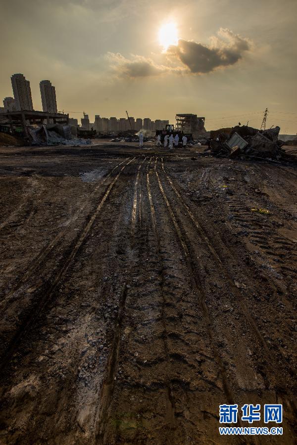 Número de mortos na explosão do Porto de Tianjin sobe para 145