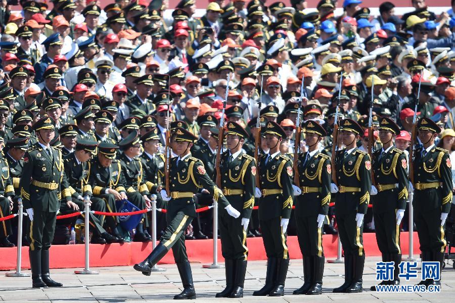 Presidente chinês anuncia a redução em 300 mil de efetivos do exército