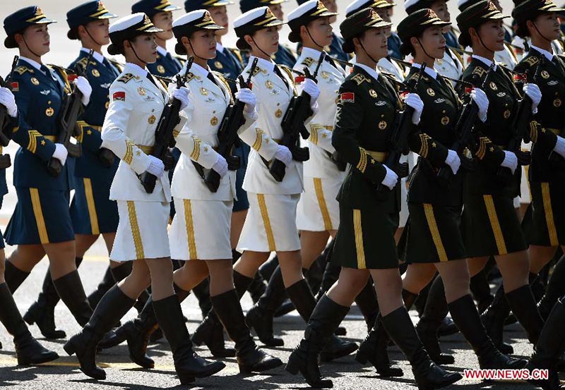 Os batalhões femininos do exército dão personalidade à parada do Dia da Vitória