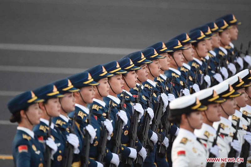 Os batalhões femininos do exército dão personalidade à parada do Dia da Vitória