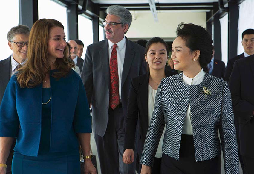 Primeira-dama Peng Liyuan visita Centro de Pesquisas do Câncer Fred Hutchson