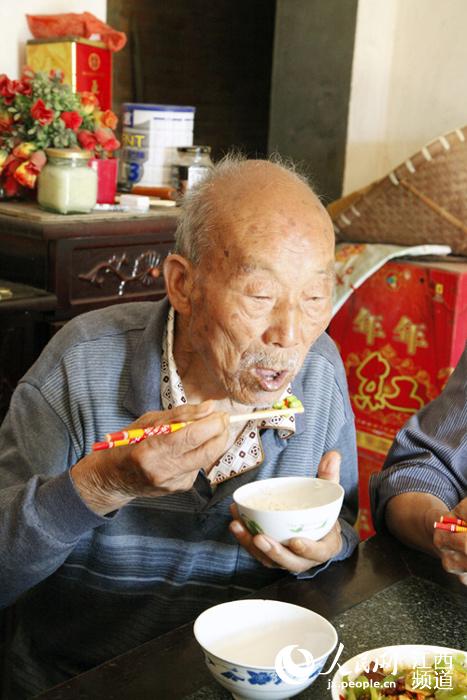 Habitante mais velho de Jiangxi tem 114 anos e 112 descendentes