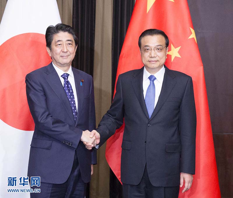 Li Keqiang se encontra com Abe pela primeira vez em Seul