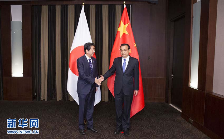 Li Keqiang se encontra com Abe pela primeira vez em Seul