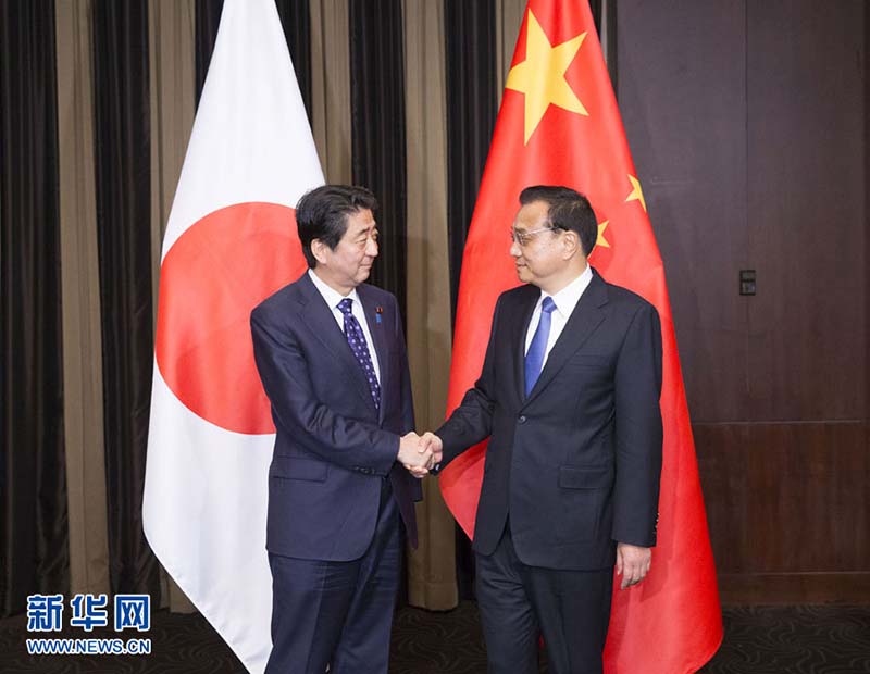 Li Keqiang se encontra com Abe pela primeira vez em Seul