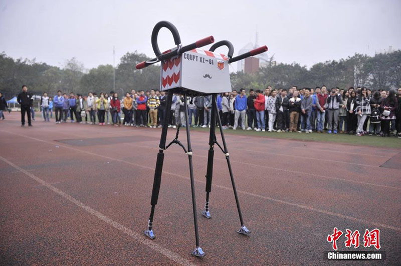 Robô chinês caminha 134km e quebra recorde Guinness