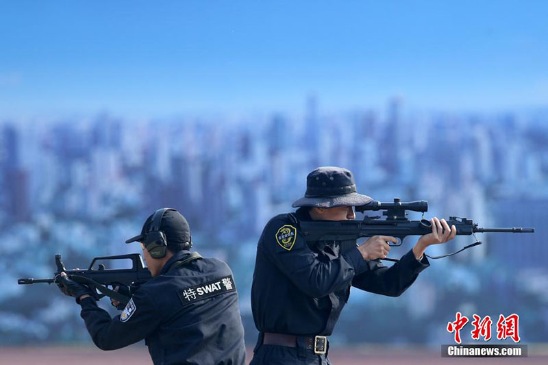 Polícia de choque na China demonstra capacidade de resposta a situações de emergência