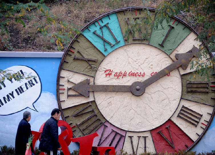 “Muro do amor” atrai curiosos em Shenyang 