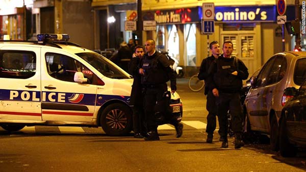 Terror em Paris: França sofre ataque terrorista, mais de 150 mortes confirmadas 