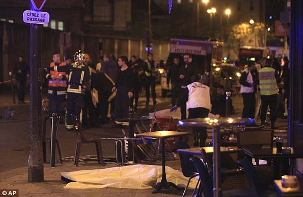 Terror em Paris: França sofre ataque terrorista, mais de 150 mortes confirmadas 