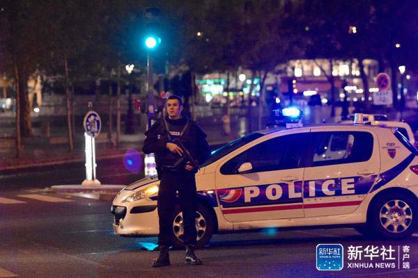 Terror em Paris: França sofre ataque terrorista, mais de 150 mortes confirmadas 