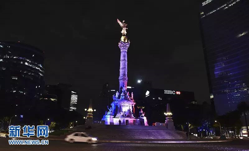 Mundo presta homenagem às vítimas dos ataques terroristas em Paris