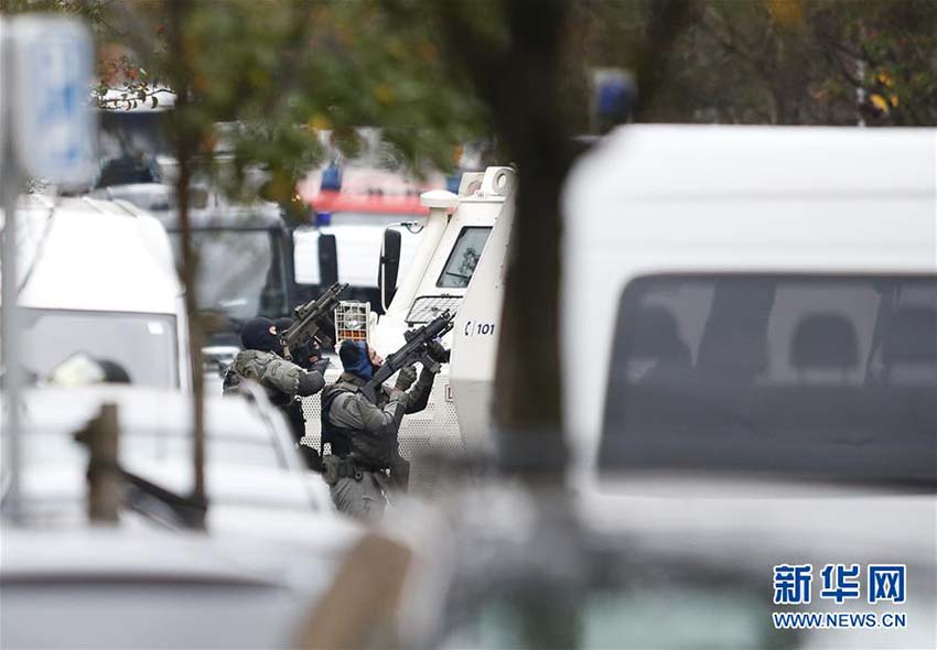 Polícia belga prende suspeito de ter participado nos ataques terroristas em Paris