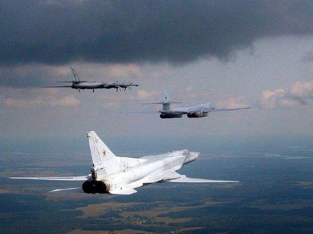 França e Rússia direcionam mais ataques contra o Estado Islâmico na Síria