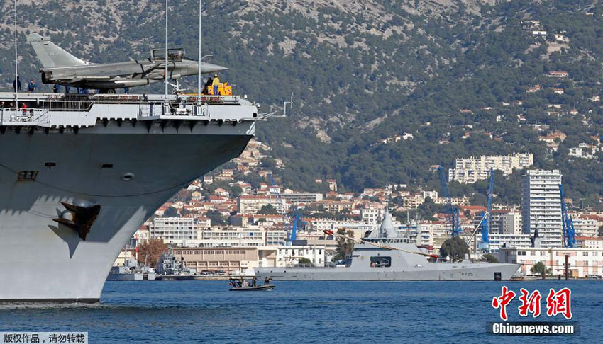 Porta-aviões Charles de Gaulle parte para atacar Estado Islâmico