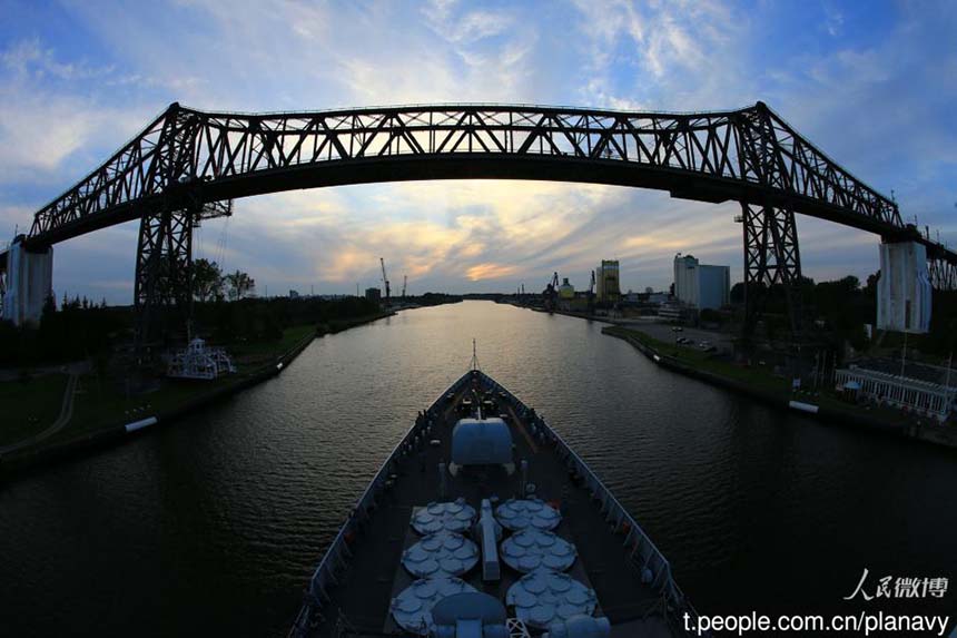 Frota chinesa atravessa Canal do Panamá