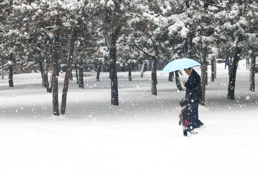 Descida da temperatura acompanhada de neve no norte da China