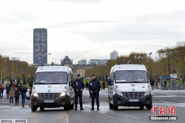 120 mil policiais franceses destacados para a segurança da COP21