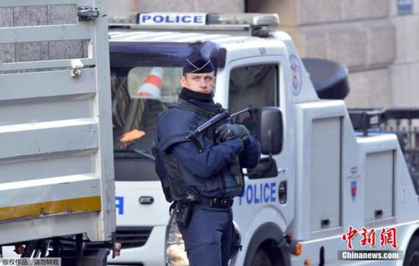 120 mil policiais franceses destacados para a segurança da COP21