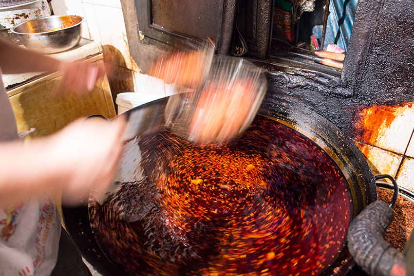 Proprietária de restaurante ajuda a espalhar a massa de Chongqing pelo mundo