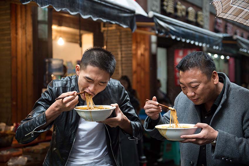 Proprietária de restaurante ajuda a espalhar a massa de Chongqing pelo mundo