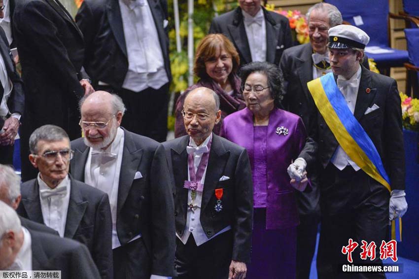 Tu Youyou recebe Prêmio Nobel de Medicina/Fisiologia 2015 em Estocolmo