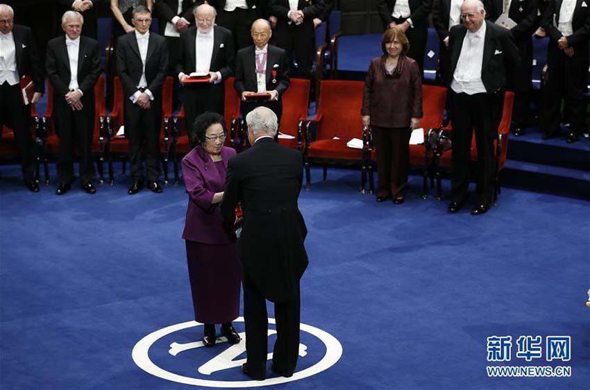 Tu Youyou recebe Prêmio Nobel de Medicina/Fisiologia 2015 em Estocolmo