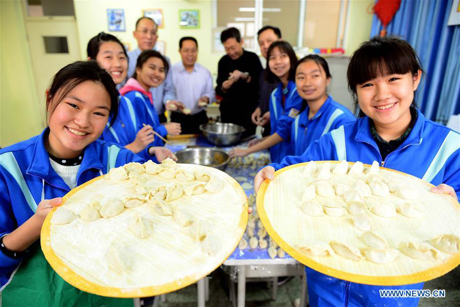 Fazer ravióli (jiaozi) é um costume chinês para celebrar o solstício de inverno