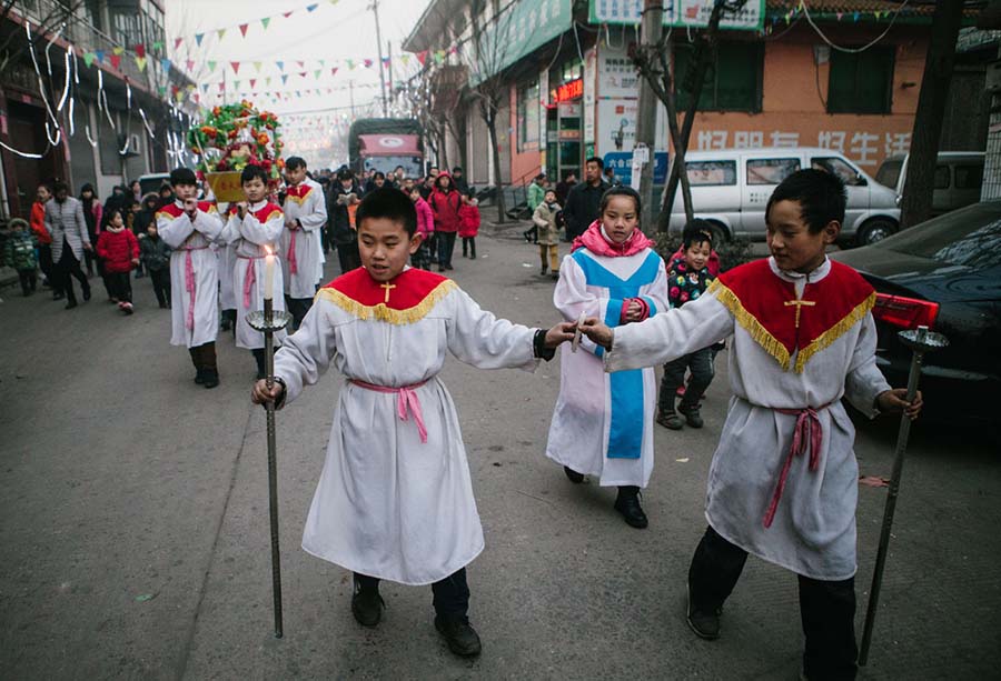 Época natalícia em aldeia católica no norte da China