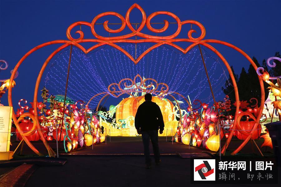 Califórnia realiza espetáculo com lanternas chinesas