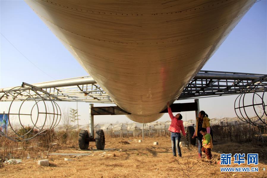 Camponês chinês constrói réplica artesanal de avião