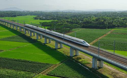 Ferrovia de alta velocidade começa a funcionar em ilha do sul