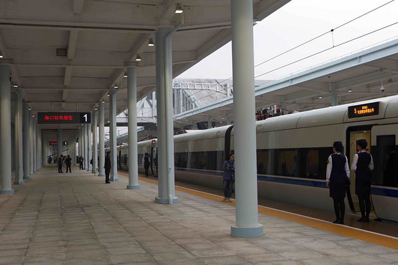 Ferrovia de alta velocidade começa a funcionar em ilha do sul