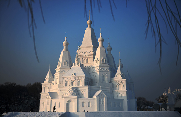 China inaugura castelo de neve gigante