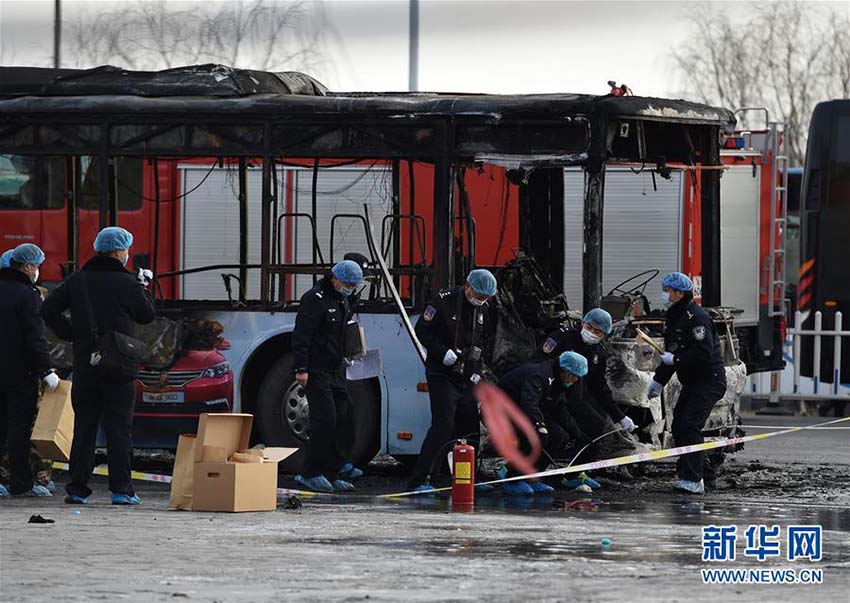 Incêndio em ônibus no noroeste da China deixa 14 mortos