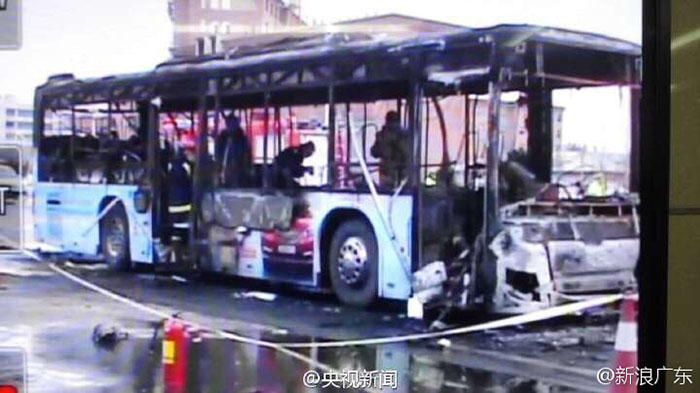 Incêndio em ônibus no noroeste da China deixa 14 mortos