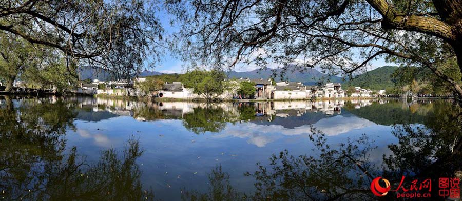 Paisagem única da aldeia Hongcun em Anhui