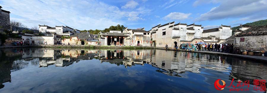 Paisagem única da aldeia Hongcun em Anhui