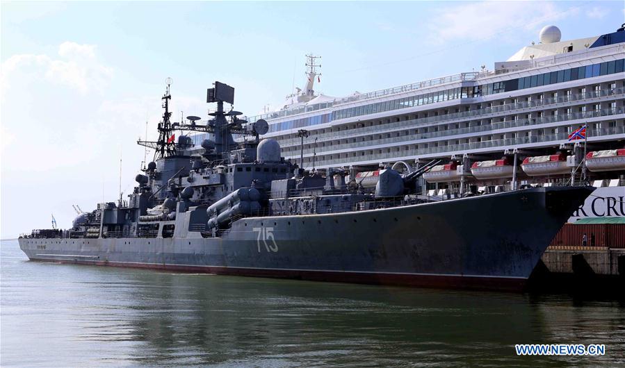 Navios de batalha russos visitam o Vietname