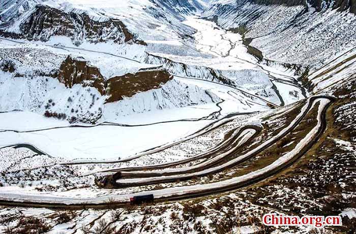 Paisagem magnífica de inverno no Grande Desfiladeiro de Hongshan