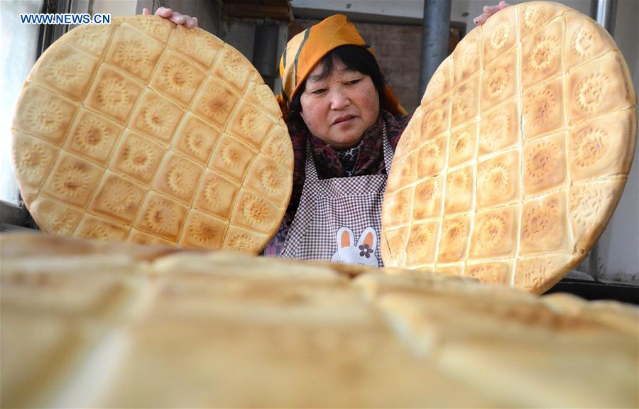 Moradores de vilarejo se preparam para o Ano Novo chinês