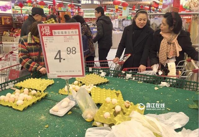 Frente fria em Hangzhou gera corrida aos supermercados