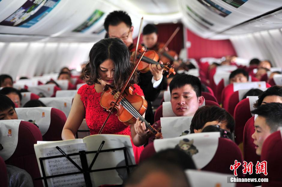 Concerto comemorativo do Ano Novo Chinês num voo entre Kunming e Hangzhou